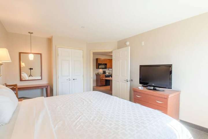 Room 11 of 37