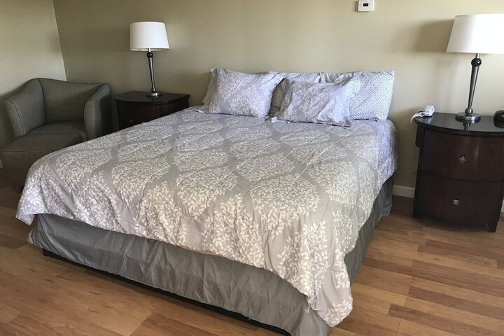 Room 10 of 104