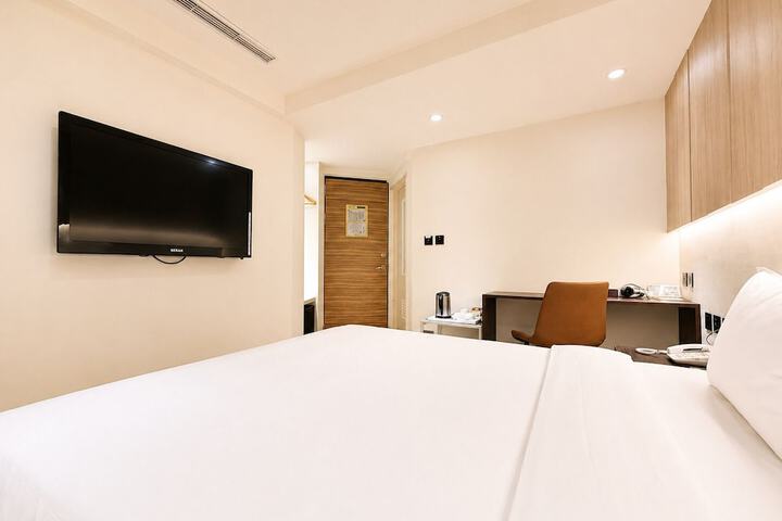 Room 125 of 160