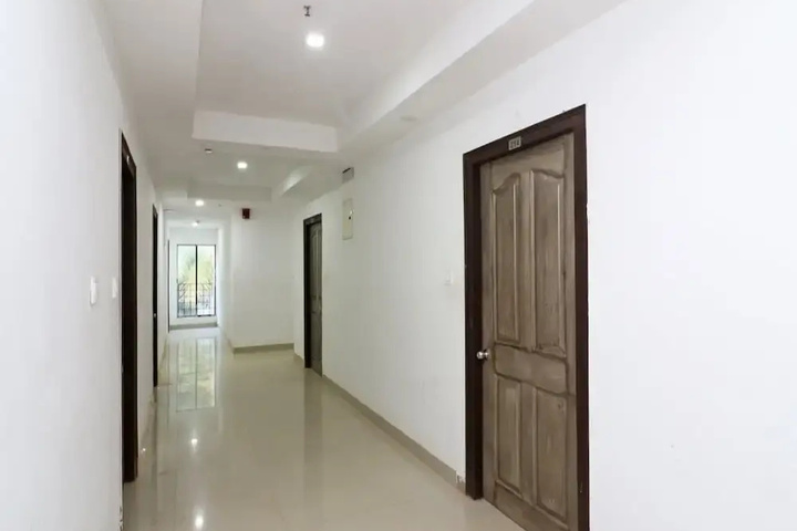 Room 13 of 16