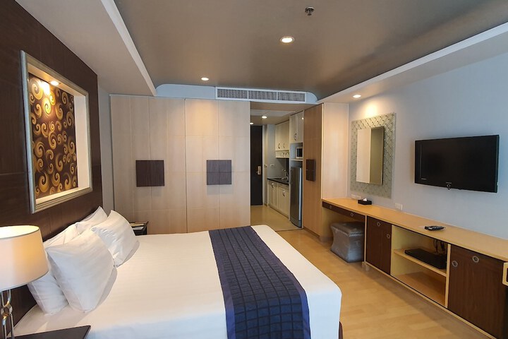 Room 19 of 103
