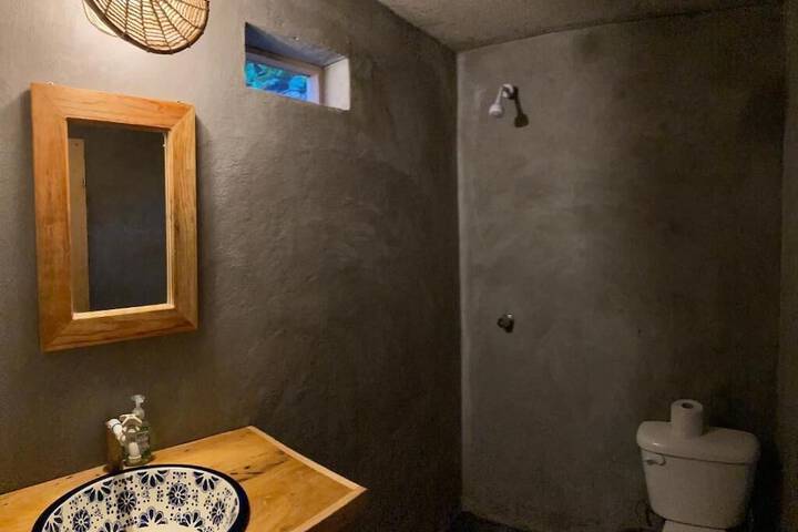 Room 32 of 51