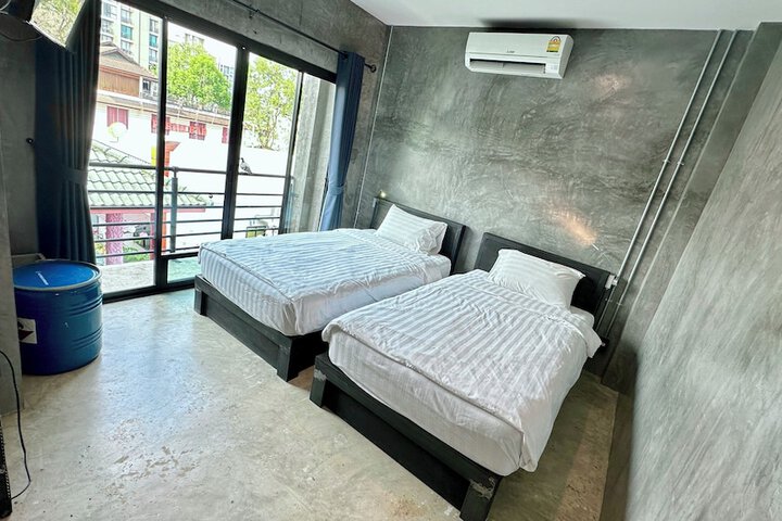 Room 20 of 33