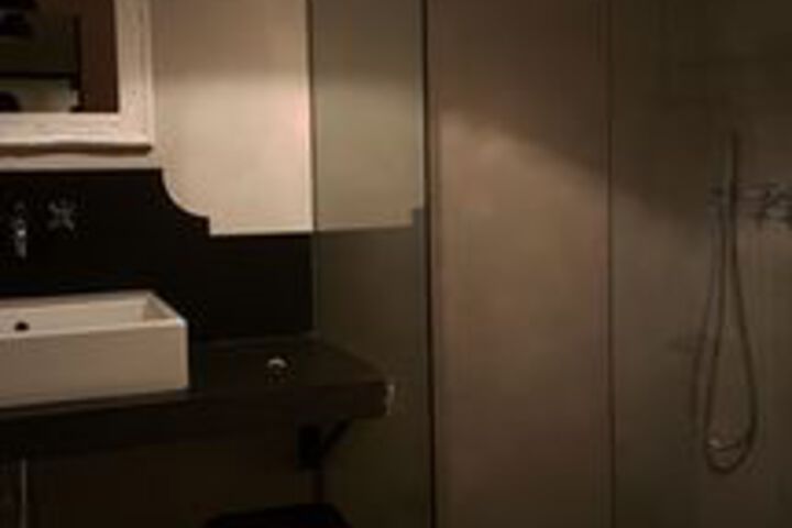 Room 3 of 20