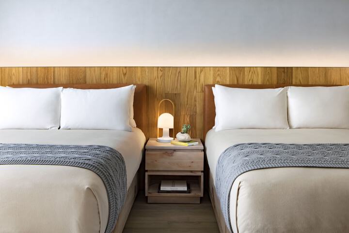 City Room 2 Queen Beds (2 of 3)