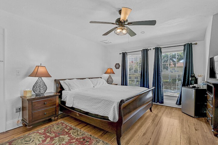 Room 17 of 36