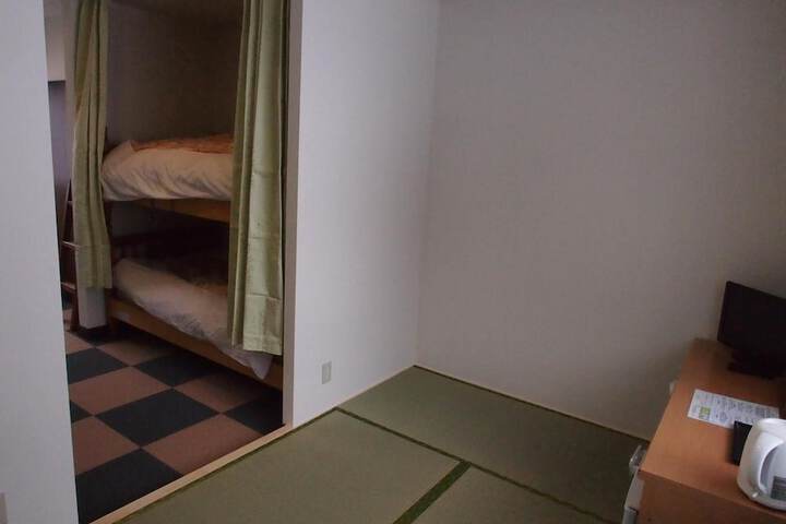 Room 9 of 34