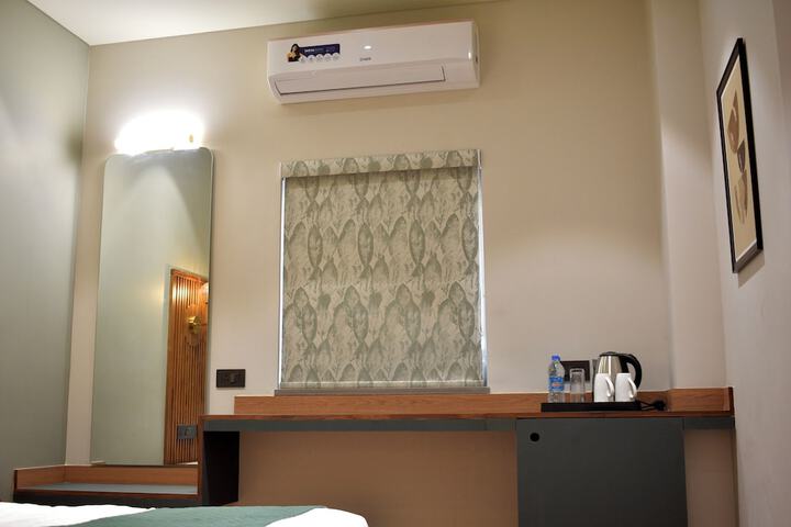 Room 8 of 33