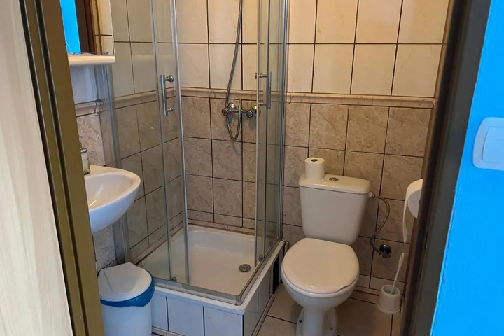 Room 9 of 16