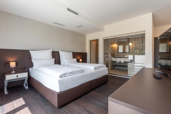 Room 16 of 43