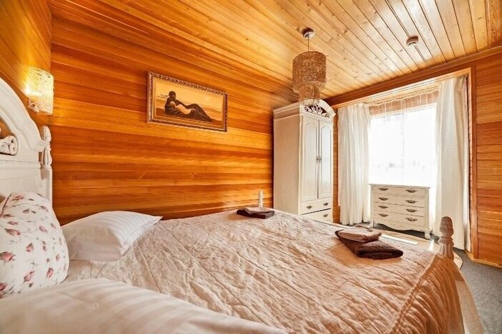 Room 2 of 16