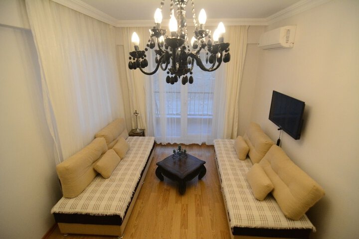 Room 6 of 8