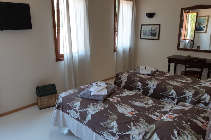 Room 18 of 27