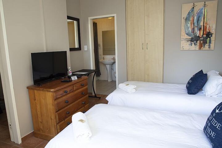Room 6 of 43
