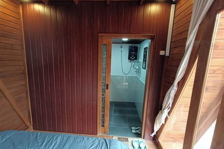 Room 17 of 32