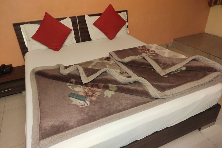 Room 3 of 7