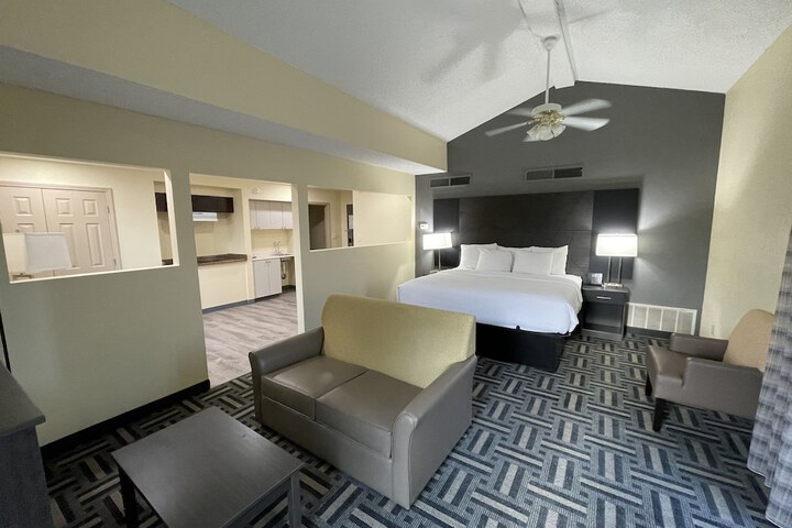1 King Bed (9 of 20)