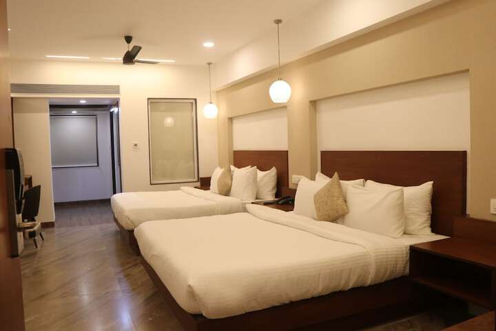 Room 6 of 30