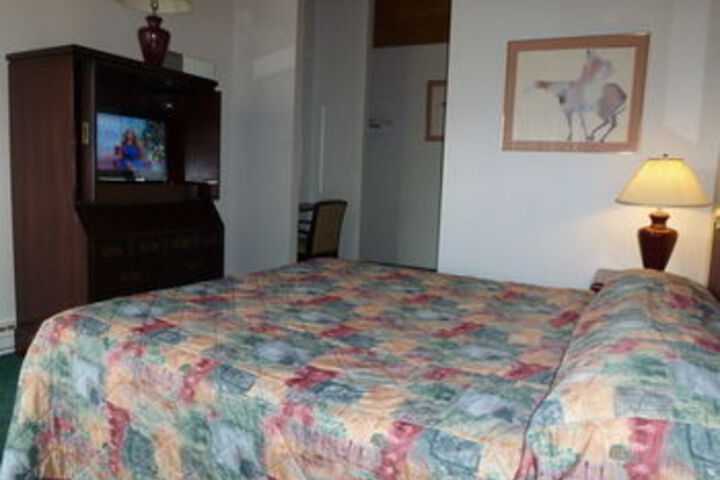 Room 9 of 18