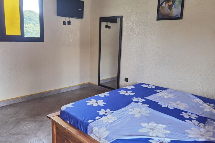 Room 4 of 12