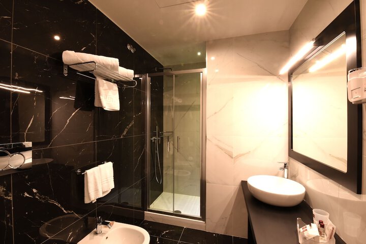 Room 44 of 75