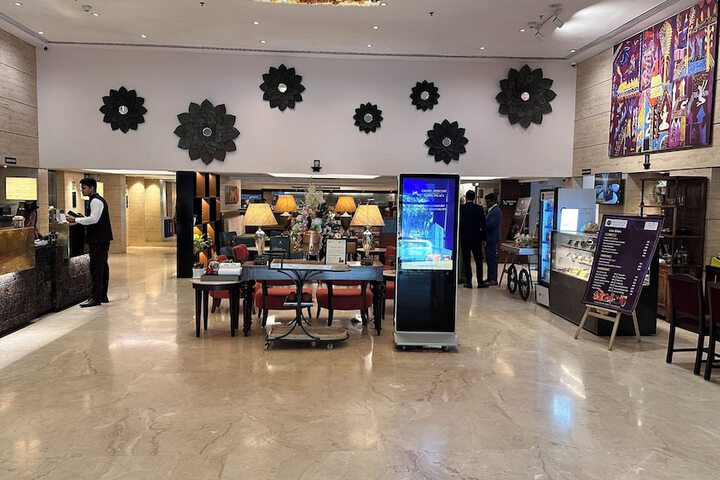 Entrance & Lobby