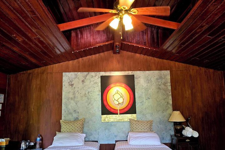 Room 16 of 163
