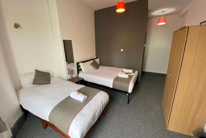 Room 21 of 35