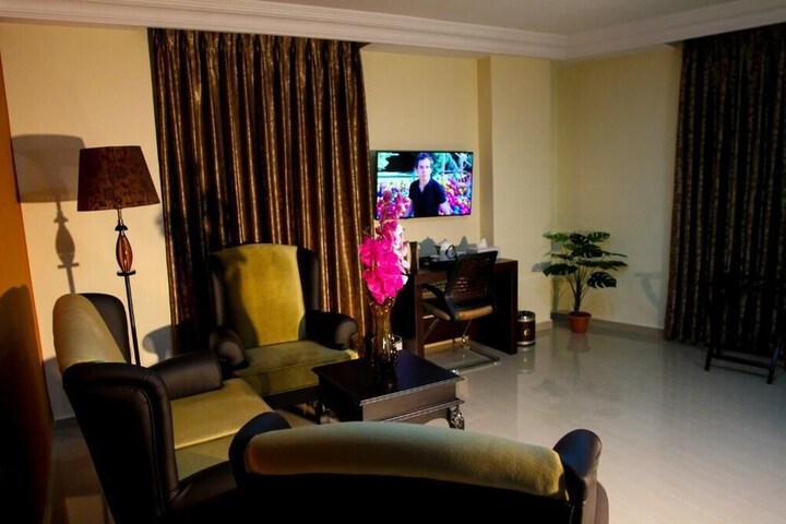 Room 25 of 54