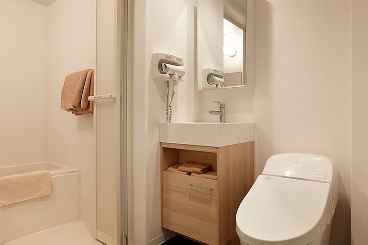 Room 18 of 27