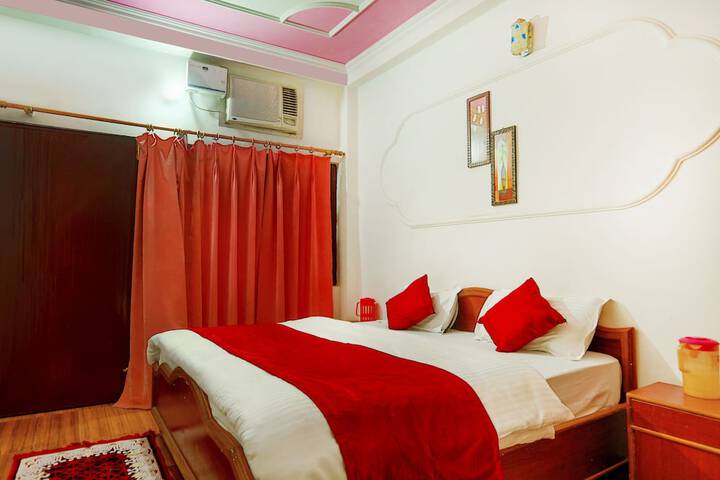 Room 2 of 63