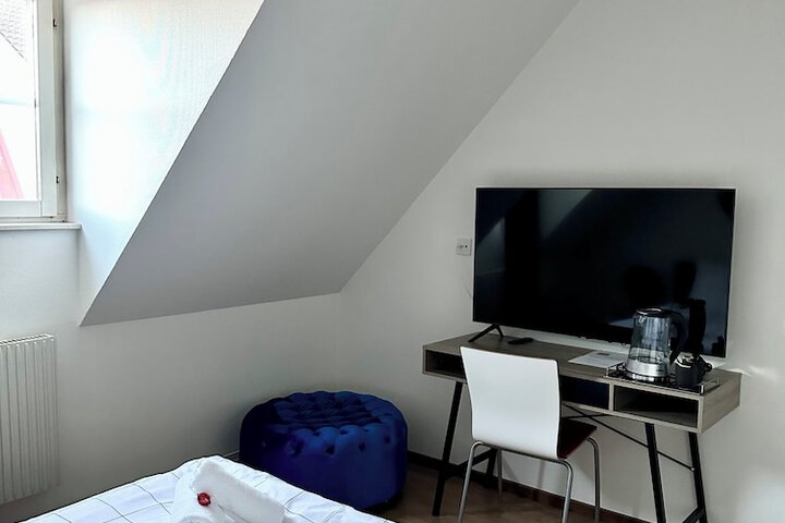 Room 4 of 25