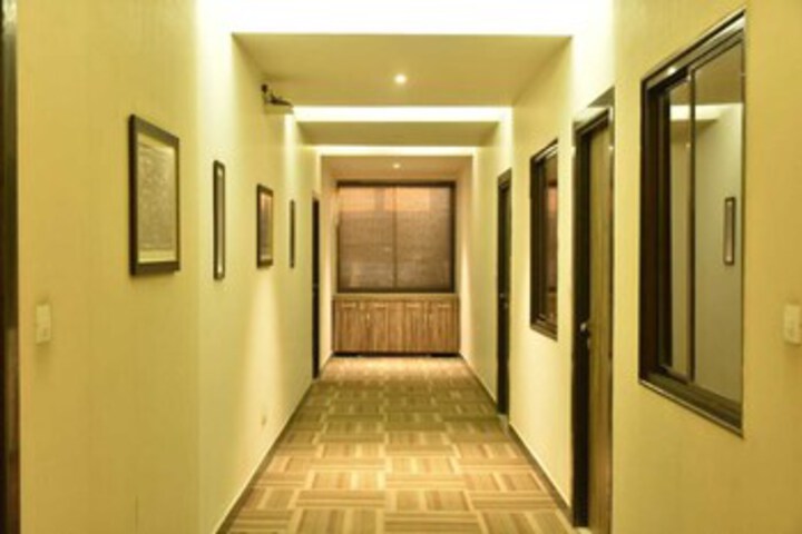 Ballroom/Hall 12 of 54