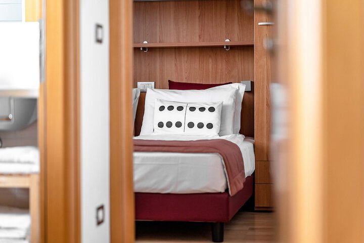 Room 12 of 89