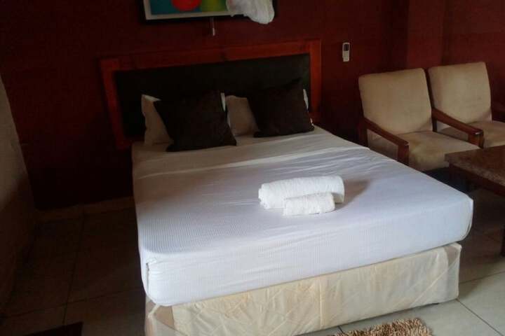 Room 3 of 28
