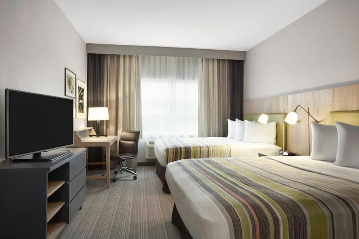 2 Queen Beds (6 of 7)