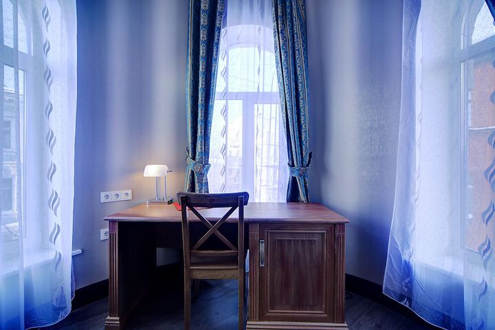 Room 9 of 37