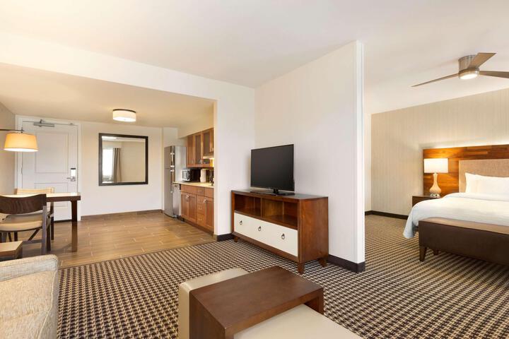 1 King Accessible Tub Studio Suite (2 of 18)