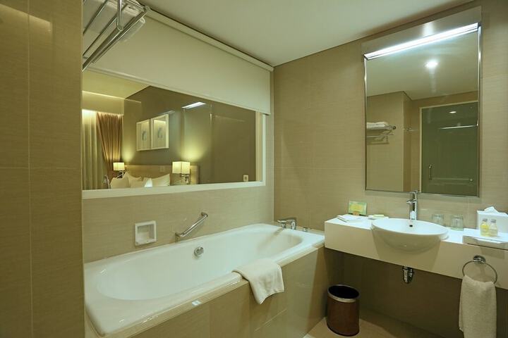 Room 18 of 36