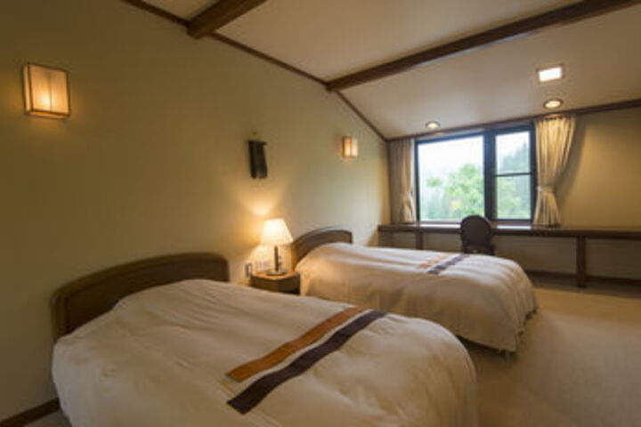 Room 14 of 28