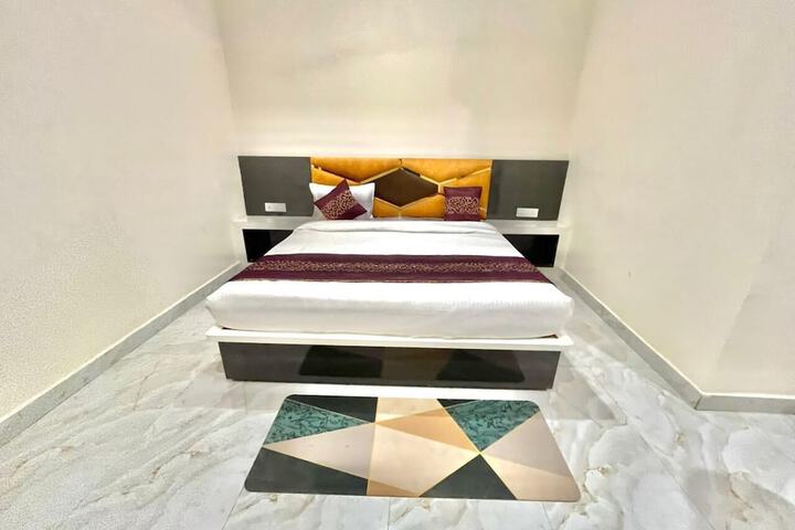 Room 18 of 31