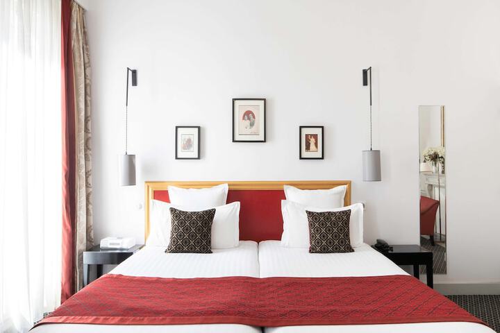 Room 28 of 74