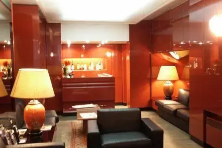 Room 2 of 3