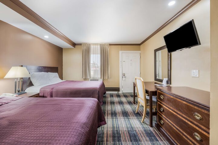 Deluxe 2 Queen Beds (4 of 12)