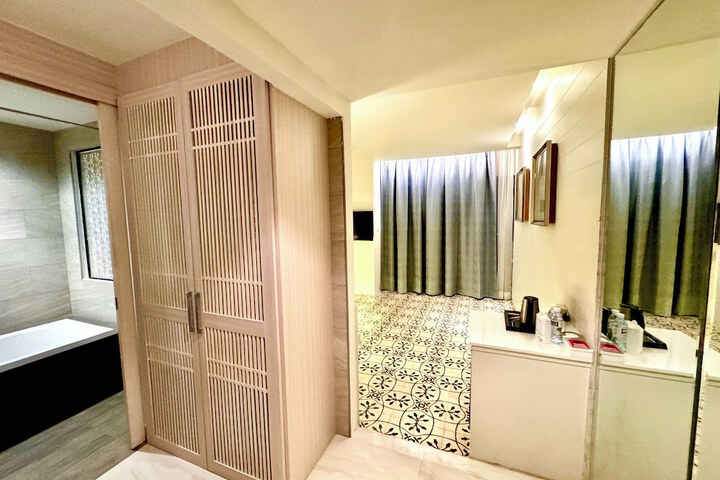 Room 13 of 61