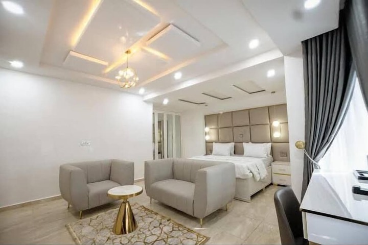Room 4 of 15