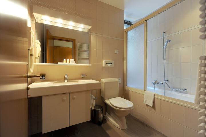 Room 40 of 65