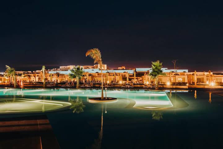 Pool 53 of 163