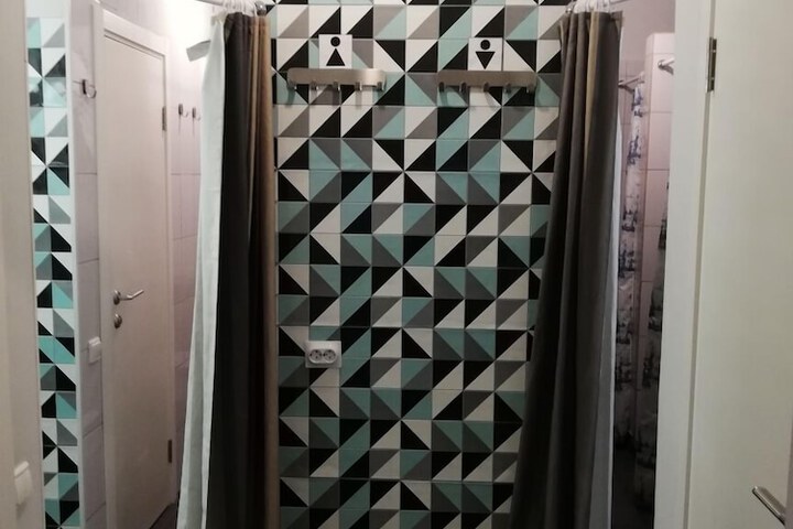Room 6 of 25