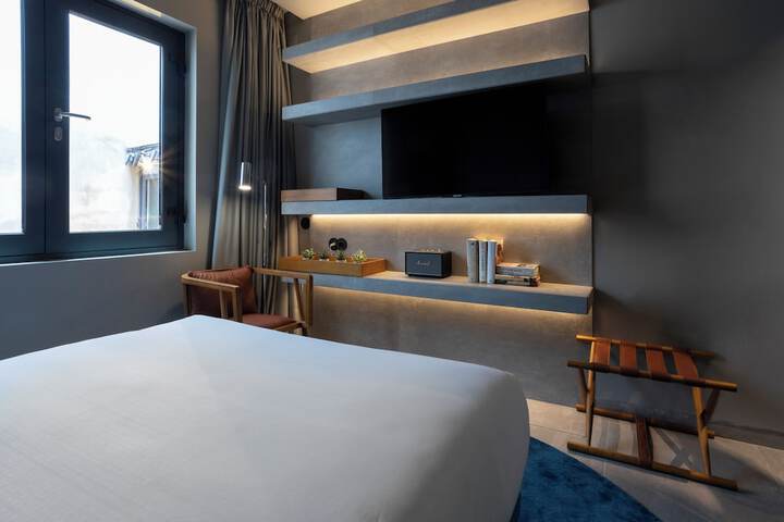 Room 28 of 67